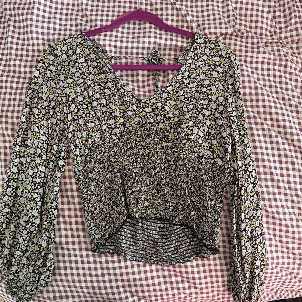 Chic Floral V-Neck Blouse
